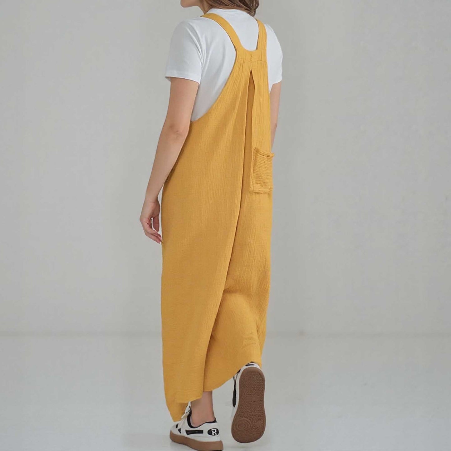 Woman Solid Color Wide-Leg Jumpsuit with Adjustable Straps and Pockets – Cherie Code